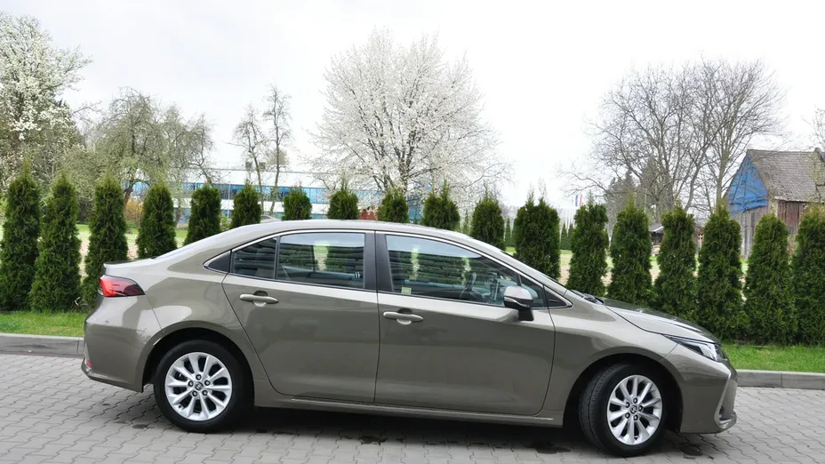 TOYOTA Corolla -