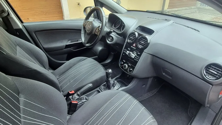 OPEL Corsa -