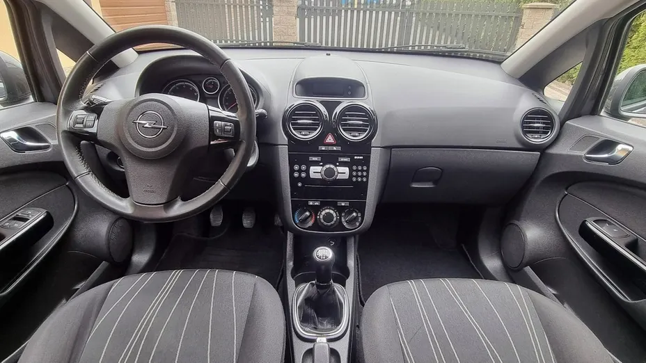 OPEL Corsa -