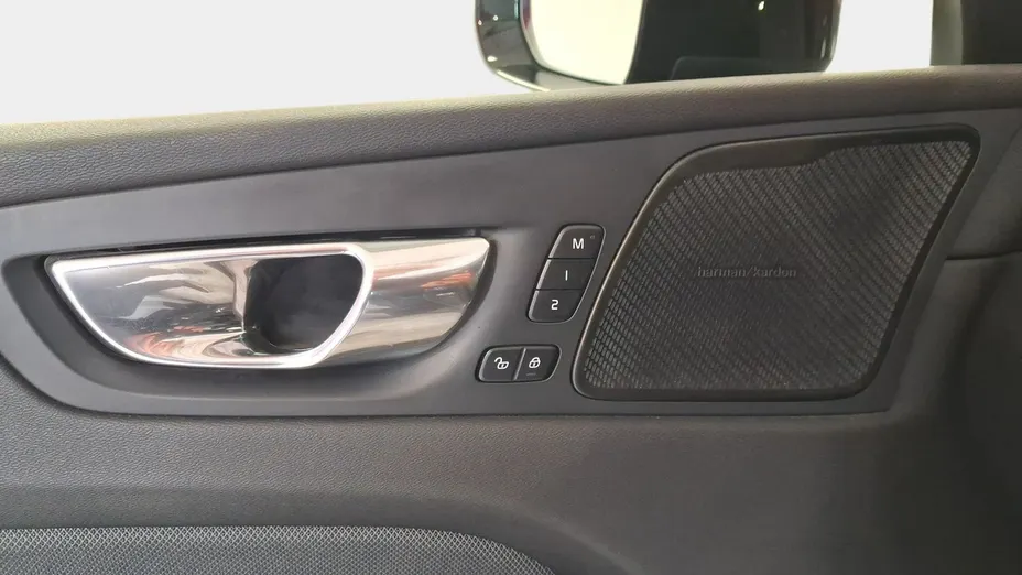 VOLVO XC60 -
