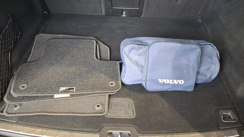 VOLVO XC60 -