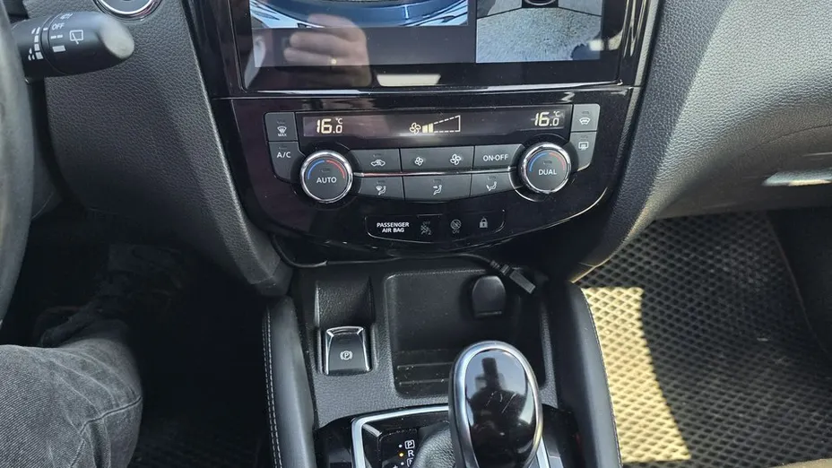 NISSAN Qashqai -