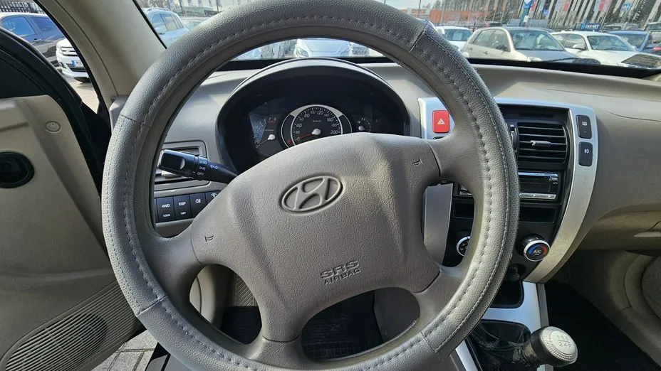 HYUNDAI Tucson -