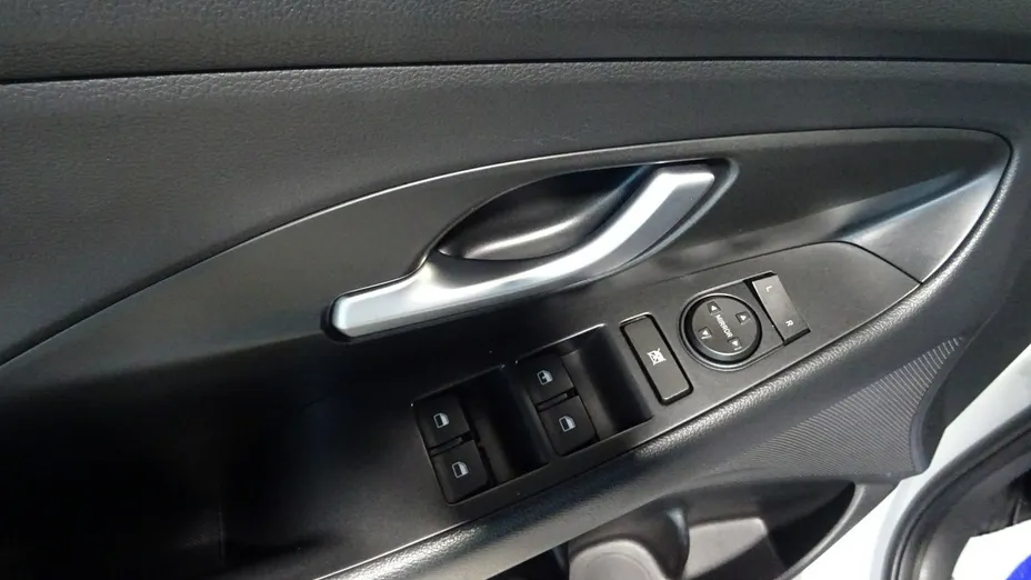 HYUNDAI i30 -