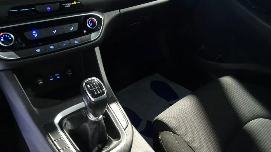 HYUNDAI i30 -