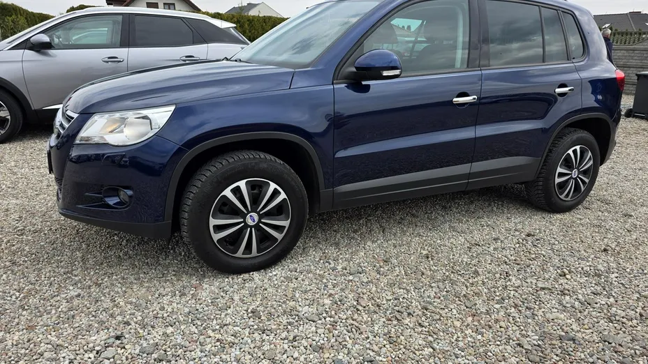 VOLKSWAGEN Tiguan -