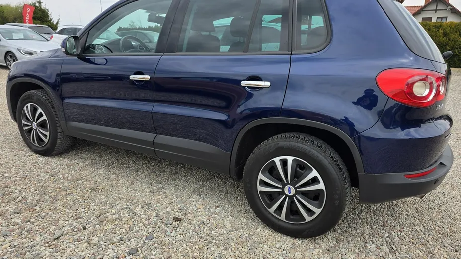 VOLKSWAGEN Tiguan -