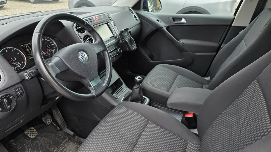 VOLKSWAGEN Tiguan -