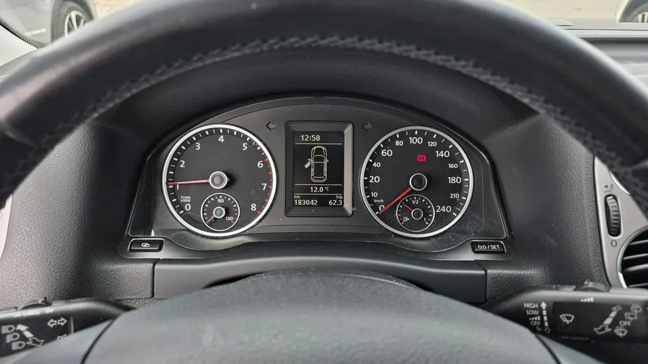 VOLKSWAGEN Tiguan -