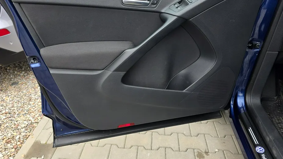VOLKSWAGEN Tiguan -