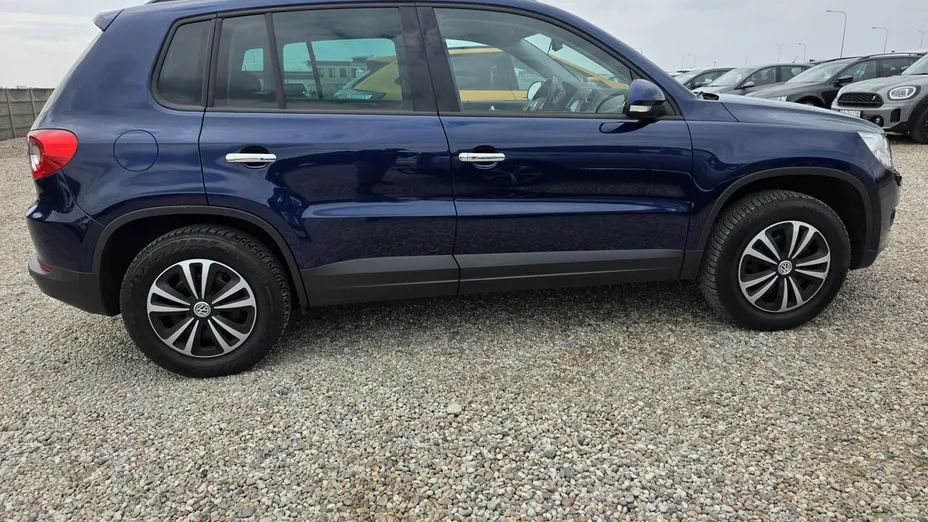 VOLKSWAGEN Tiguan -