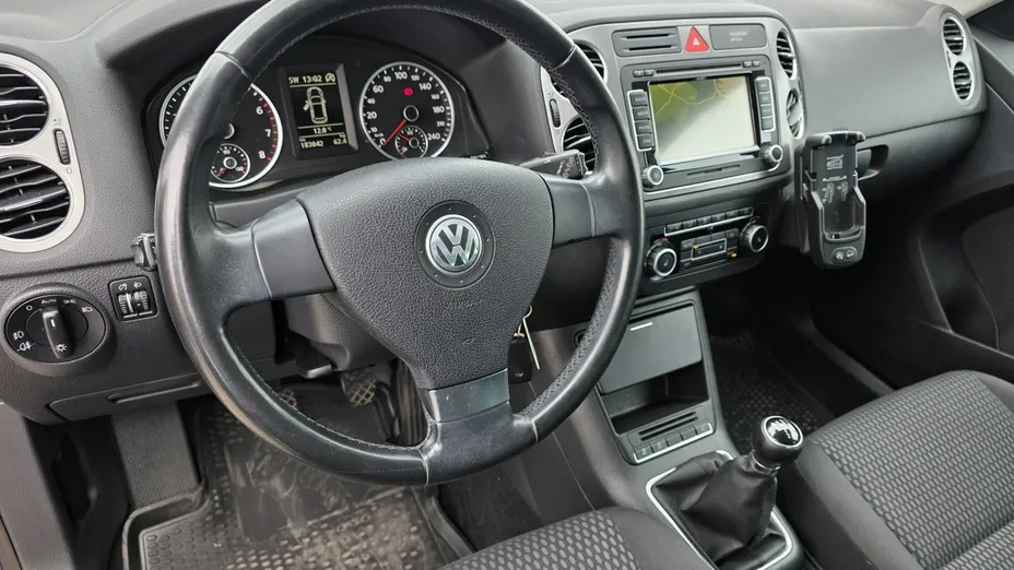 VOLKSWAGEN Tiguan -