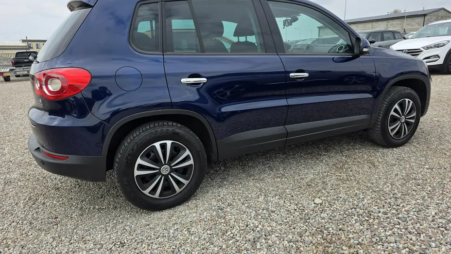 VOLKSWAGEN Tiguan -