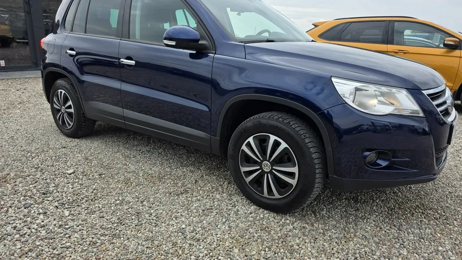 VOLKSWAGEN Tiguan -