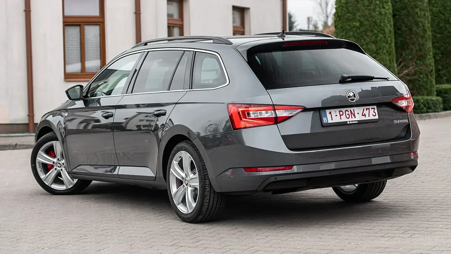 SKODA Superb -