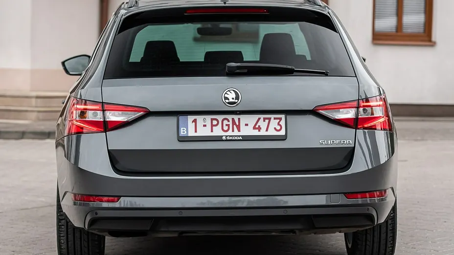 SKODA Superb -
