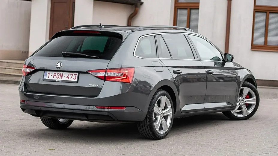 SKODA Superb -