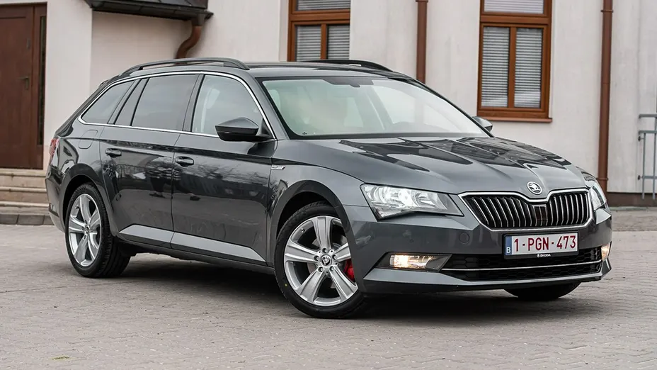 SKODA Superb -