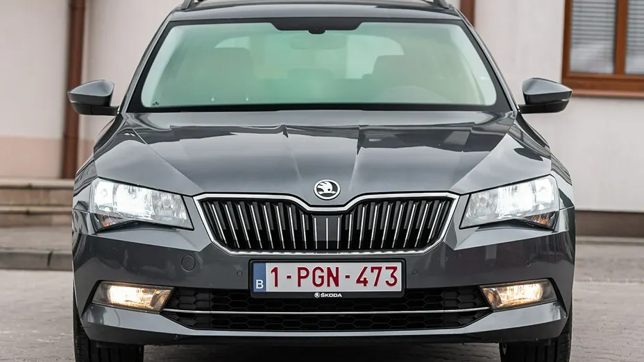 SKODA Superb -