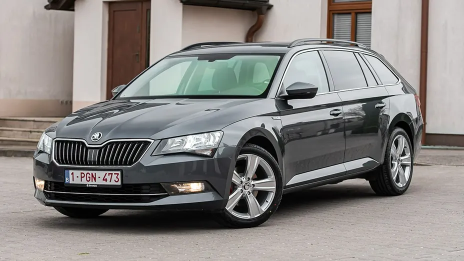 SKODA Superb -