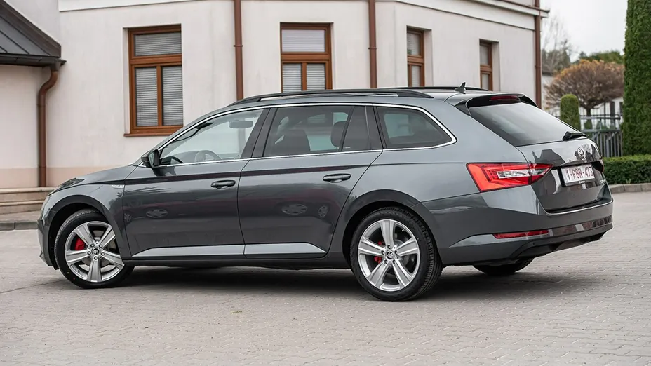 SKODA Superb -
