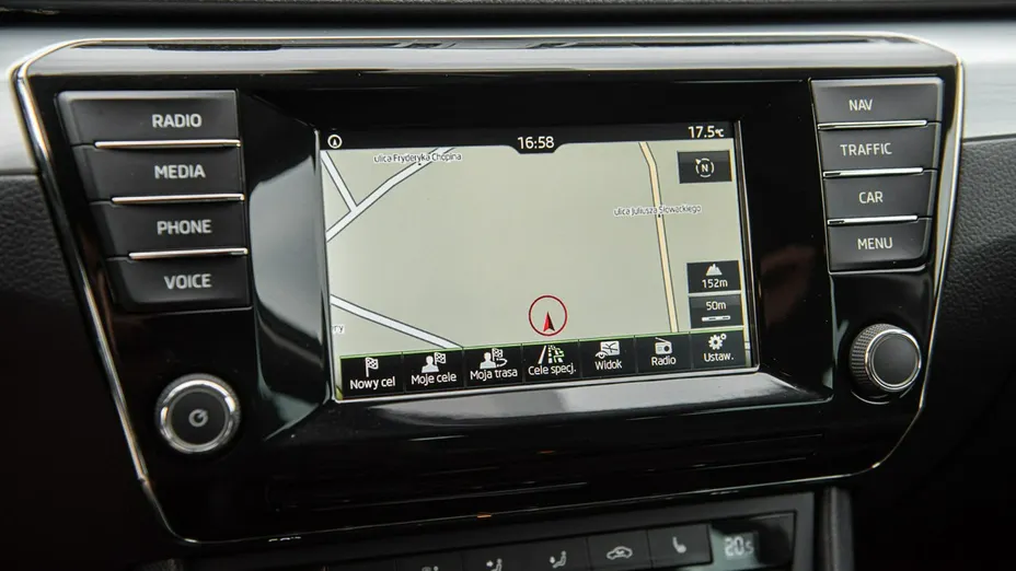 SKODA Superb -