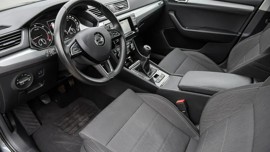 SKODA Superb -
