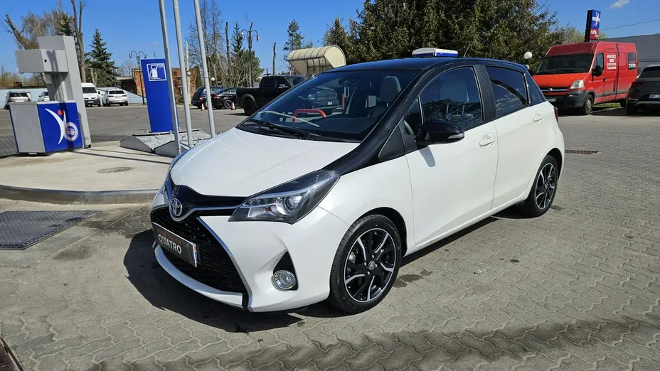 TOYOTA Yaris -