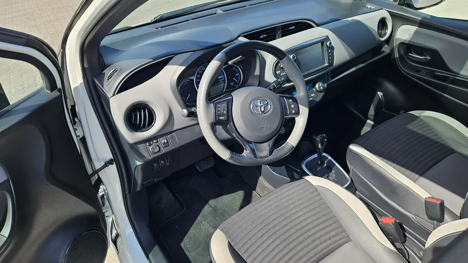 TOYOTA Yaris -