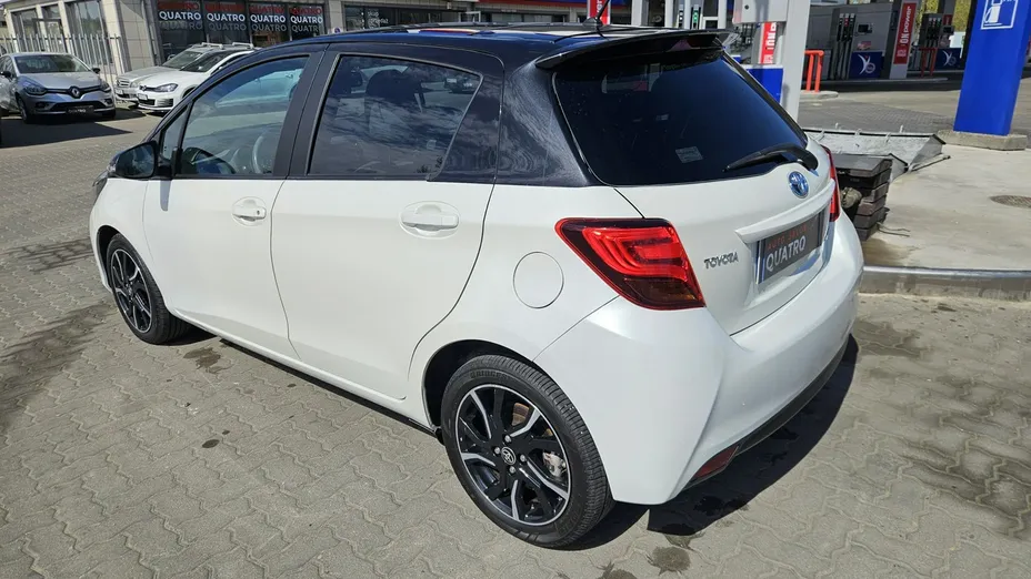 TOYOTA Yaris -