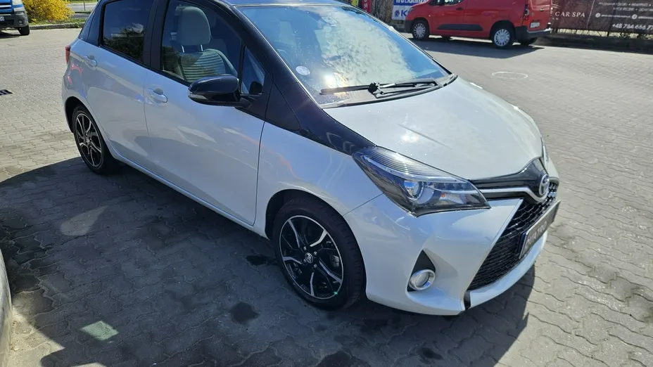 TOYOTA Yaris -