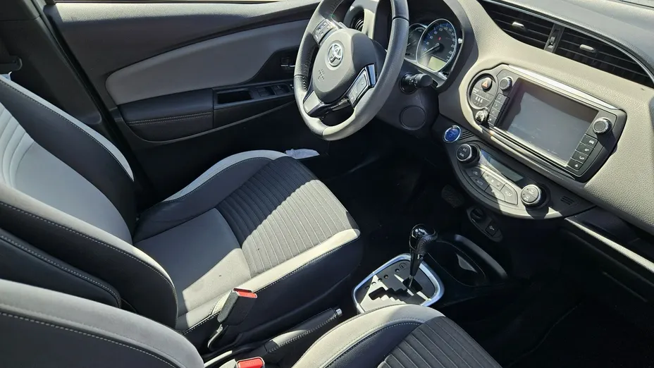 TOYOTA Yaris -