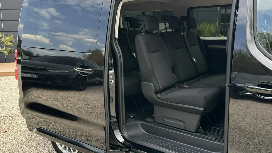 PEUGEOT Traveller -