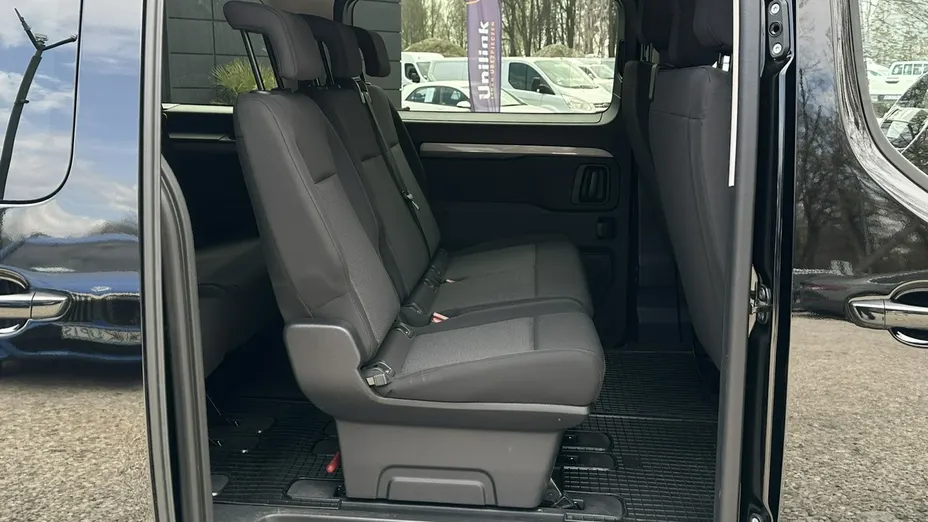 PEUGEOT Traveller -
