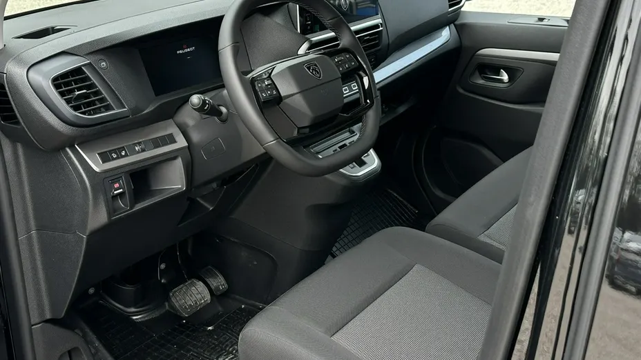 PEUGEOT Traveller -