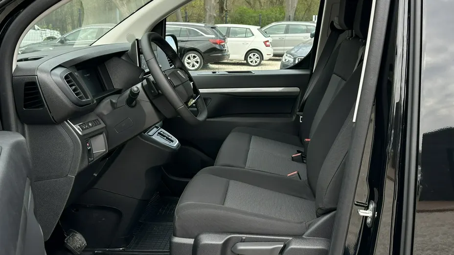 PEUGEOT Traveller -