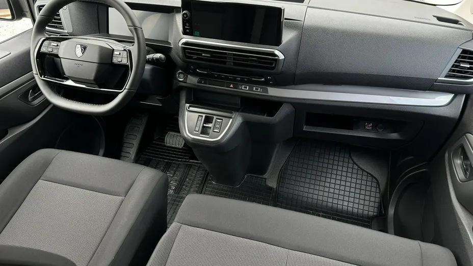 PEUGEOT Traveller -