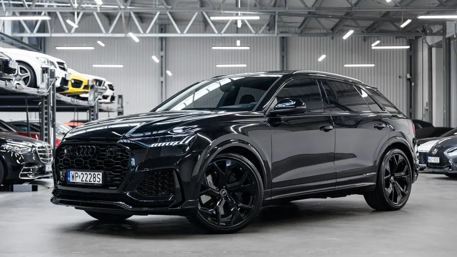 AUDI RS Q8 -