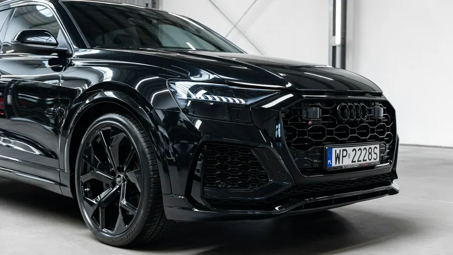 AUDI RS Q8 -