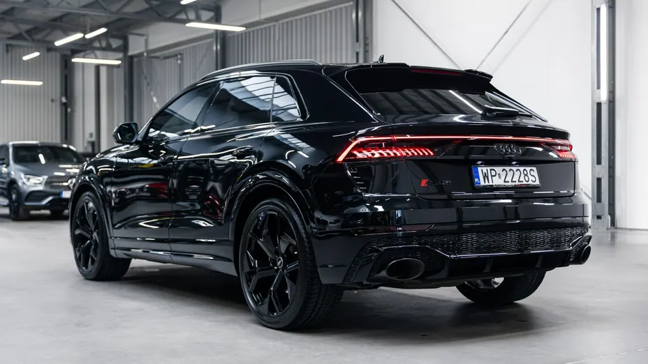 AUDI RS Q8 -