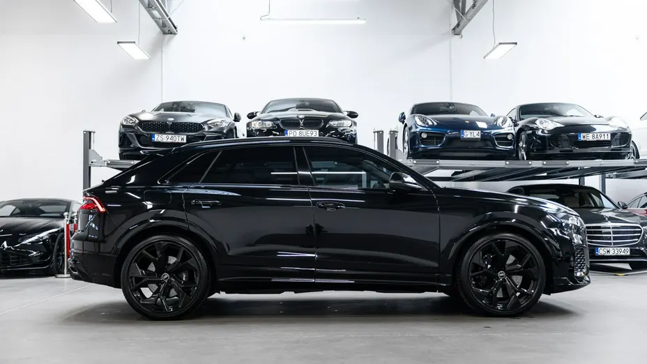 AUDI RS Q8 -