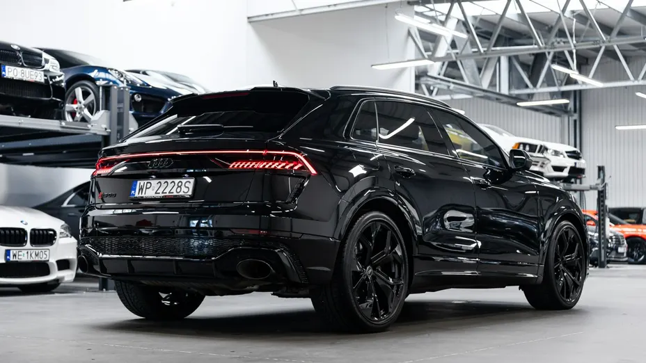 AUDI RS Q8 -