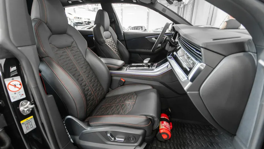 AUDI RS Q8 -