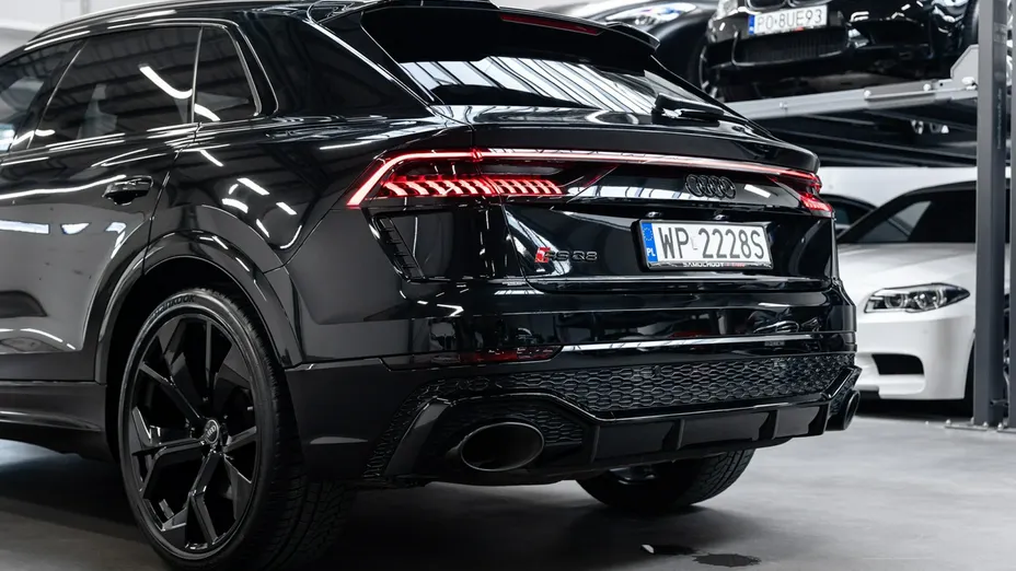 AUDI RS Q8 -