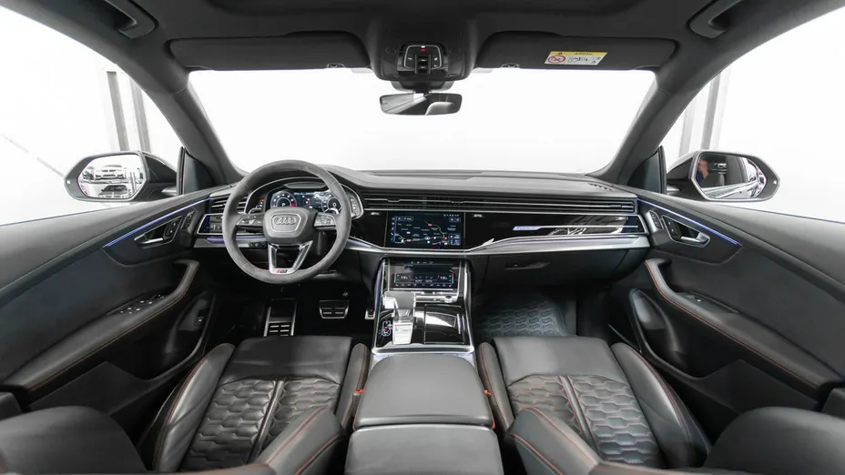 AUDI RS Q8 -