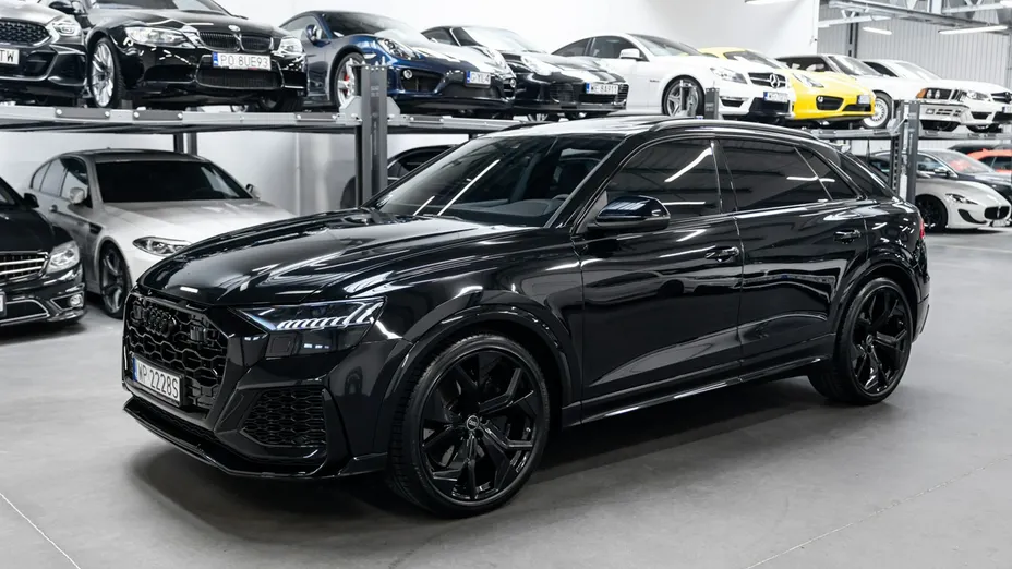 AUDI RS Q8 -