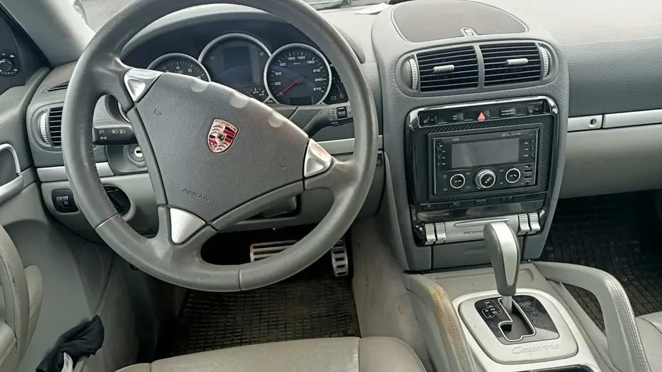 PORSCHE Cayenne -