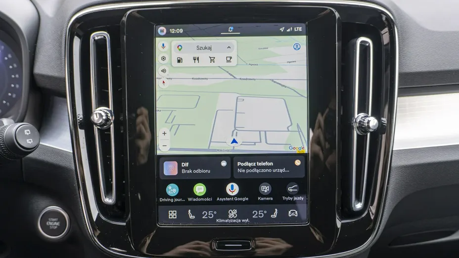 VOLVO XC40 -