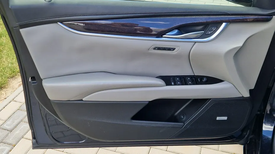 CADILLAC XTS -