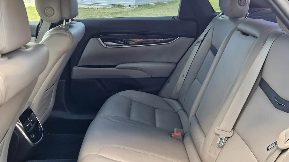 CADILLAC XTS -